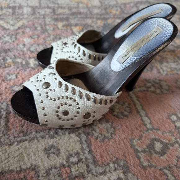 Chinese Laundry Studded Cream and Black Heels - Picture 3 of 8